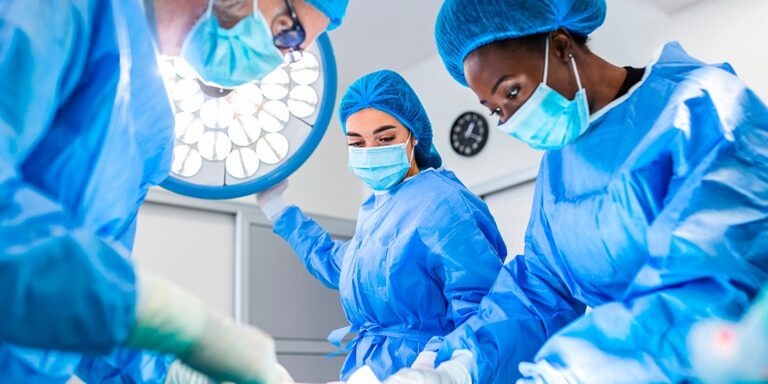 Como é feita a laqueadura?